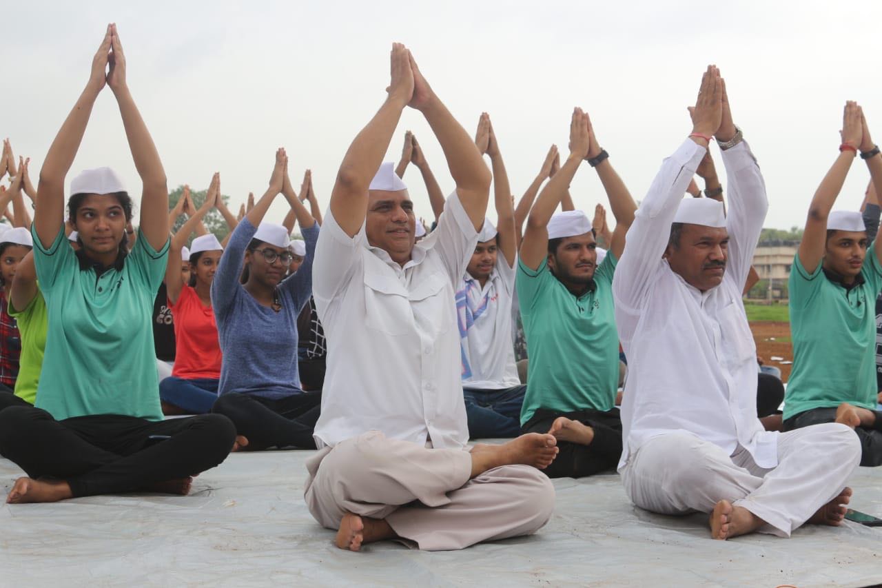 Mumbai Dabbawalla's performing yoga asanas