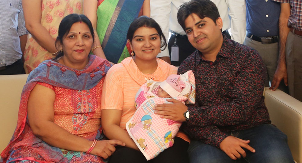 Baby Cherry with her parents and the team of doctors at Rainbow Hospital.